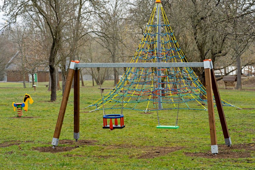 Passerinvest has built a playground in Nové Roztyly Park for its smallest visitors