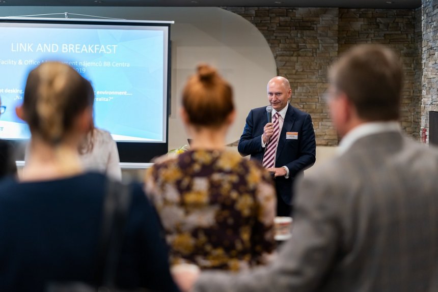 Opening presentation Radim Passer, the founder and CEO of PASSERINVEST GROUP, at the Link and Breakfast meeting in BB Centrum in